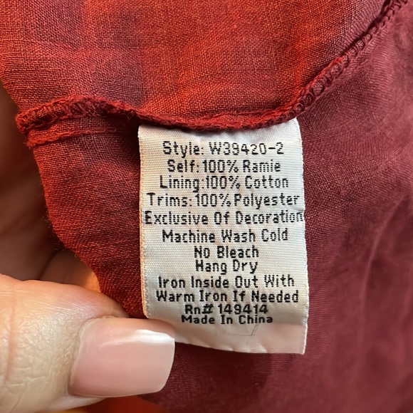 Johnny Was Workshop Burgundy Red Embroidered V-Neck Tunic . - Picture 8 of 8